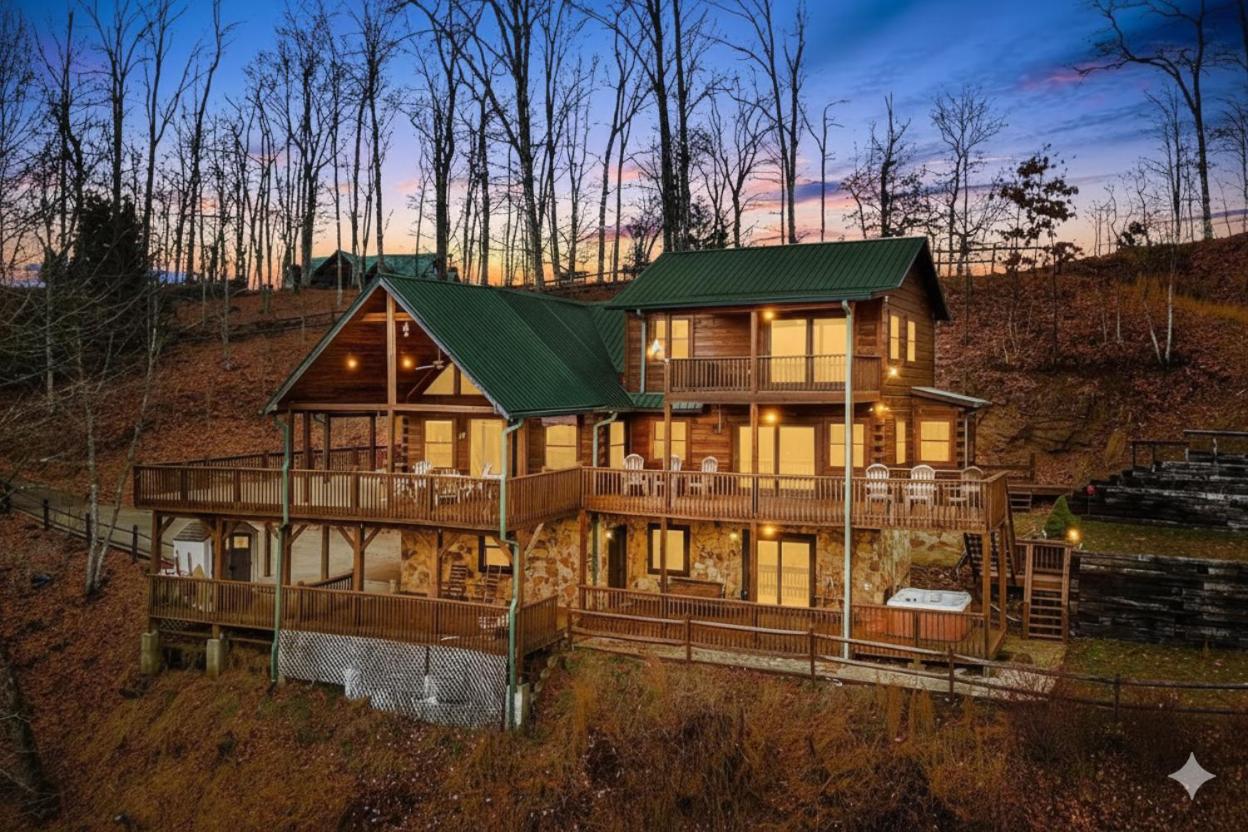 Bryson City Cabin, Views, Hot Tub, Wraparound Deck - B&B Bryson City