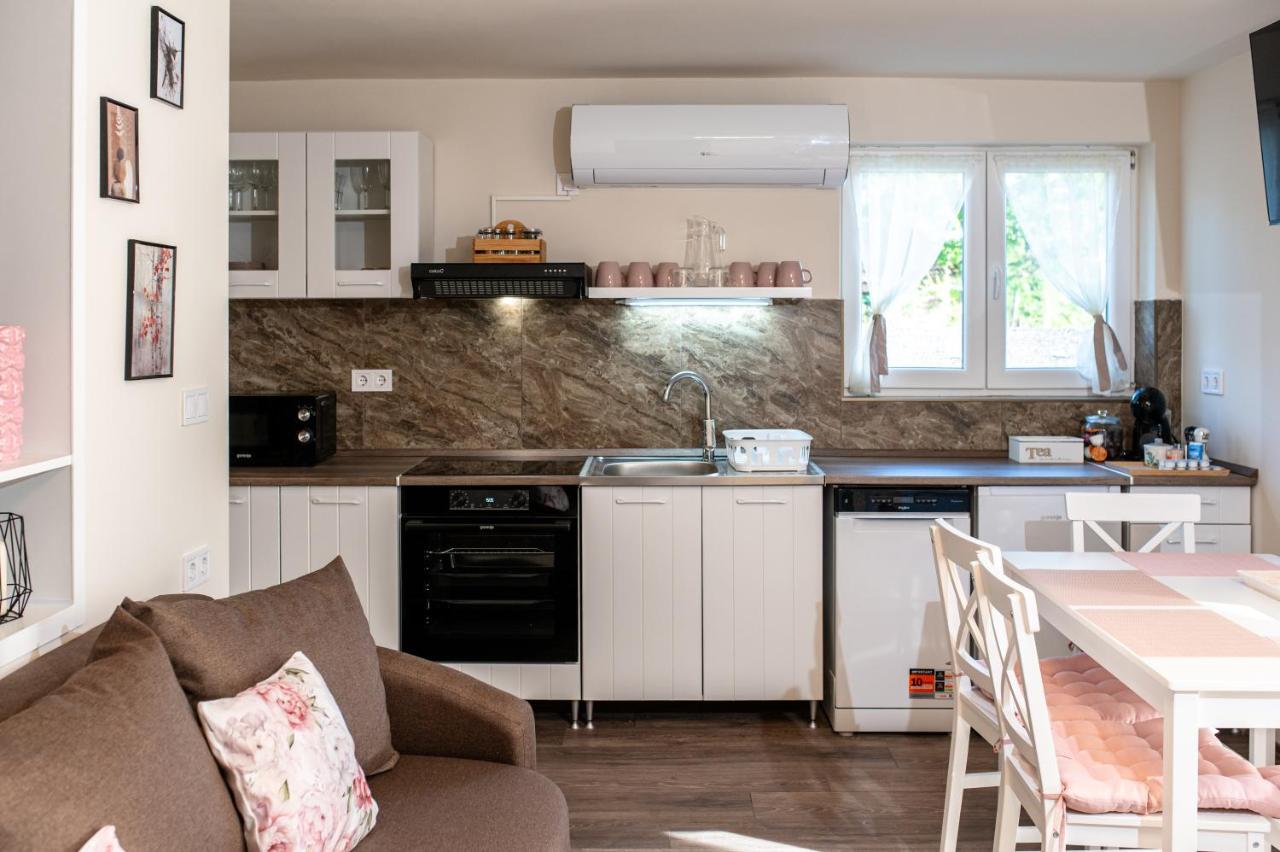 Róna Fénye Vendégház - Ferienwohnung Sándorfalva