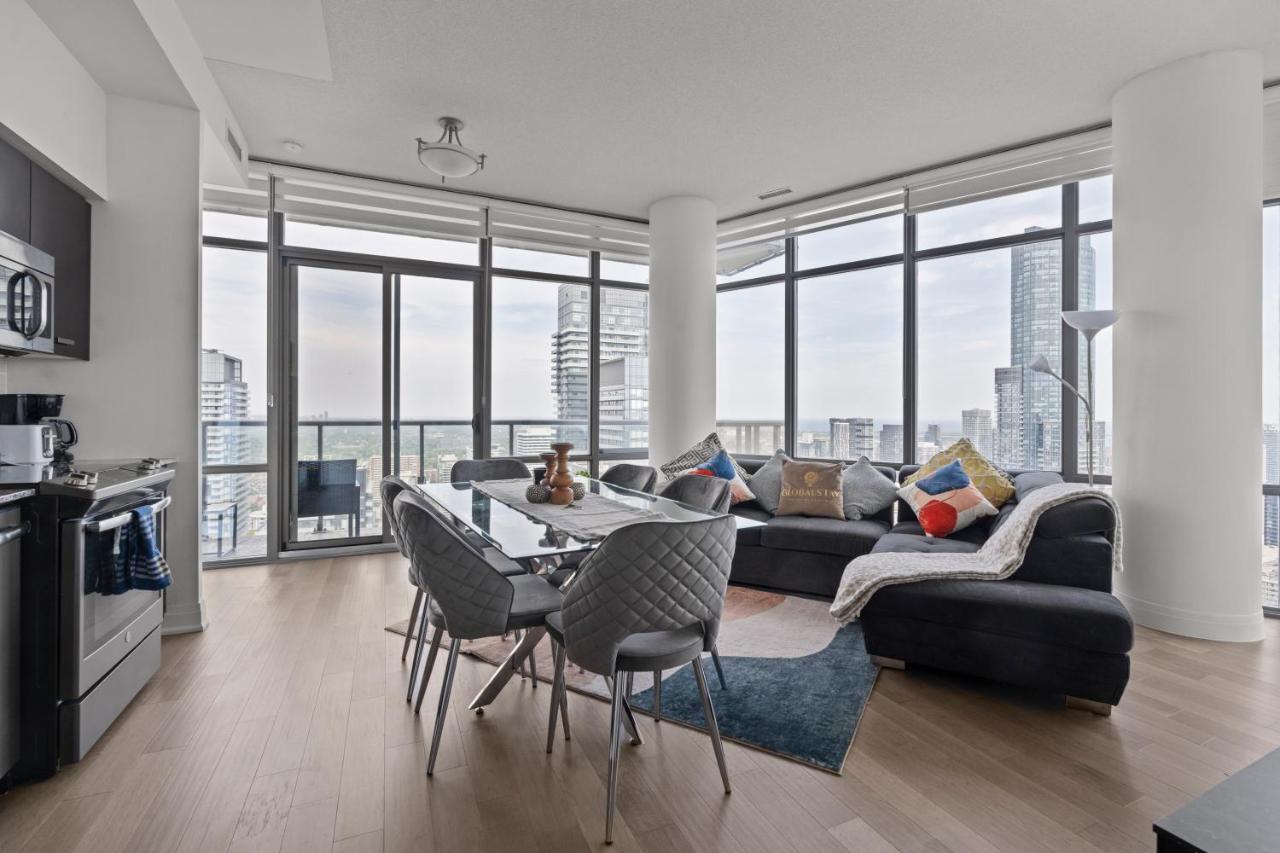 Spacious 2 Bedroom High Floor with Skyline View with Balcony in DT Toronto - B&B Toronto