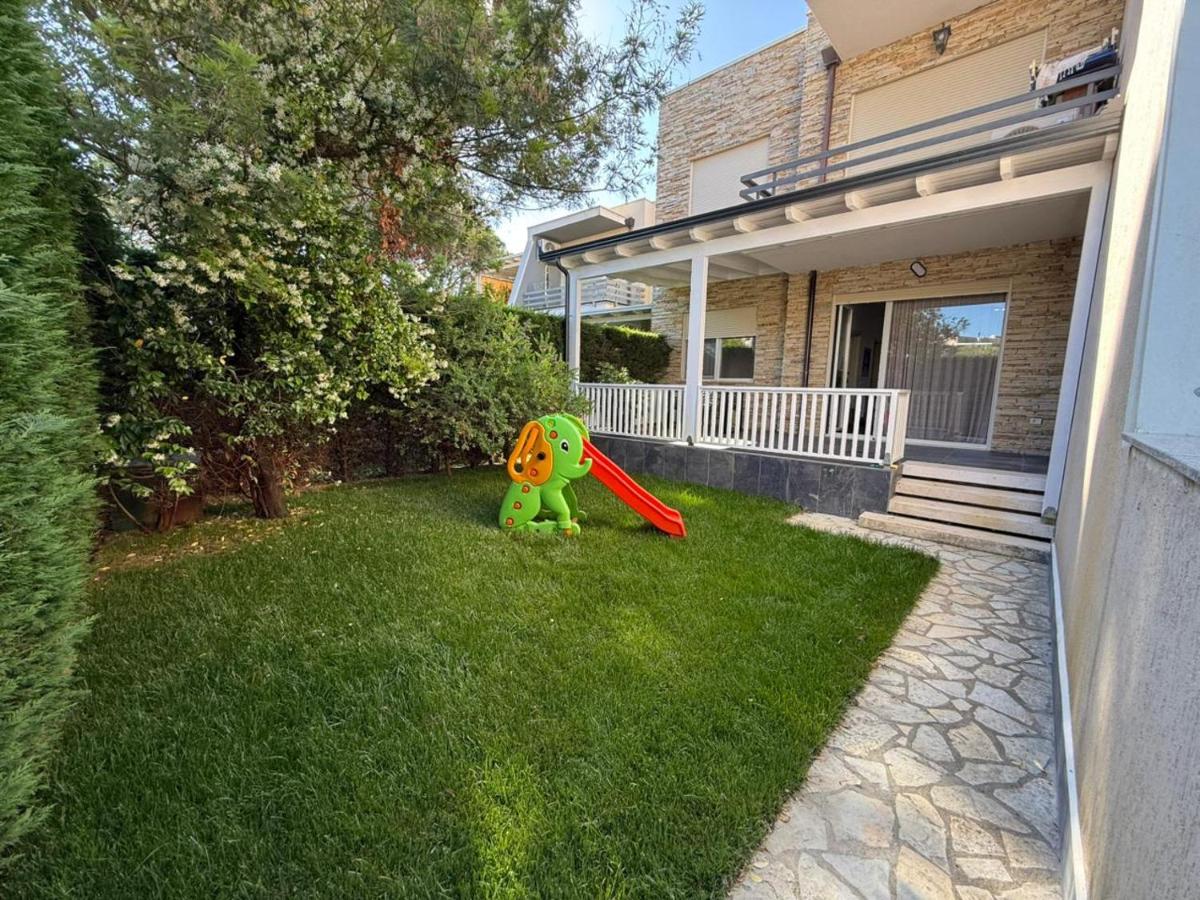 Beach Garden Home, Lalzi Bay - Bed and Breakfast Durrës