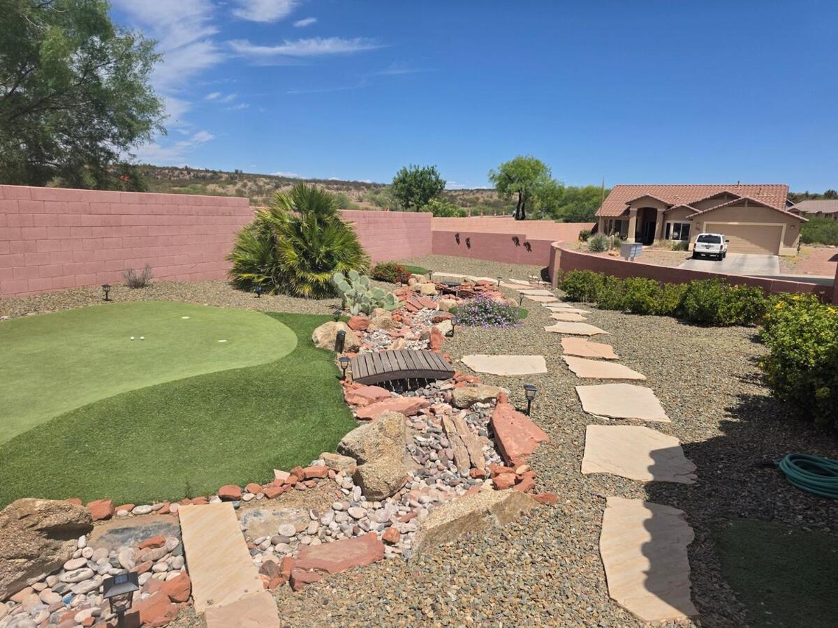 Pool, Putts & Game Room Getaway Near Sedona - Chambres d'hôtes Cornville