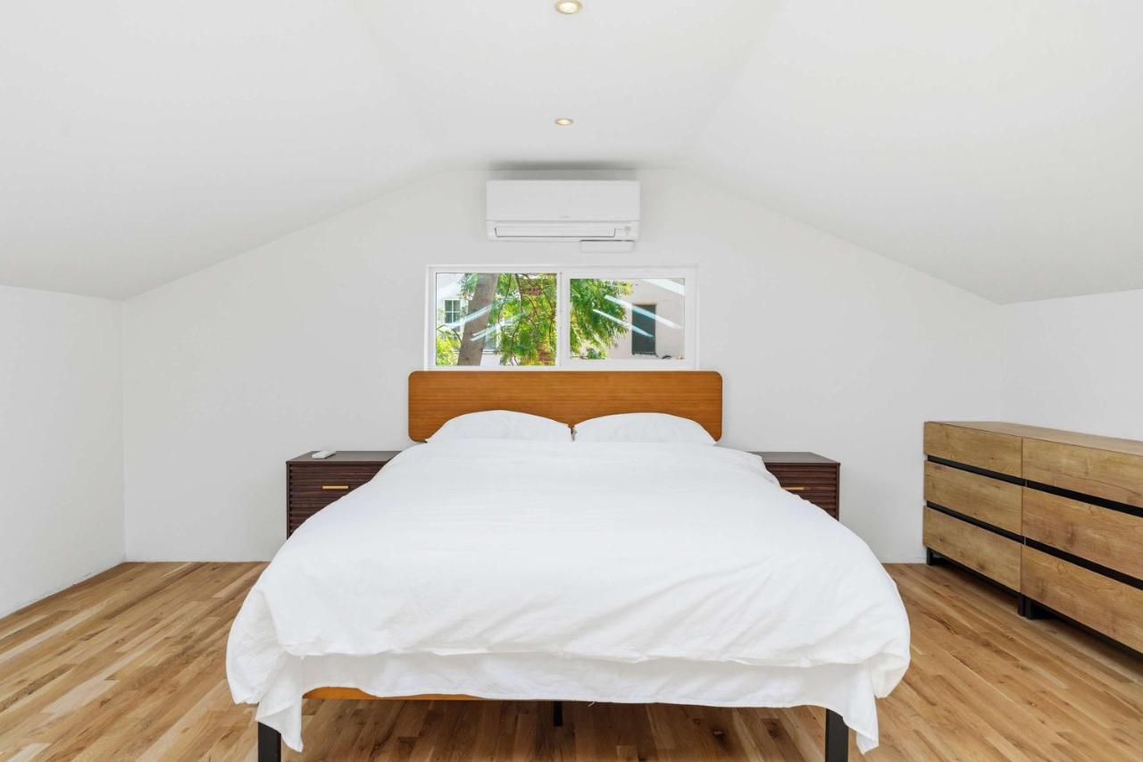 Van Nuys Home Sauna Game Room Sleeps 8 Colby & Conrad - B&B Los Angeles