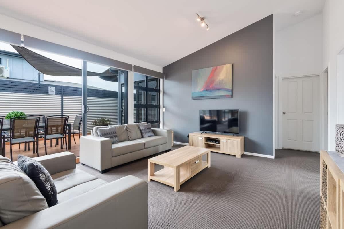 Plantation - 3BR Modern Family Friendly Apartment Huskisson Main Street By Nautilus Apartments Jervis Bay - Chambres d'hôtes Huskisson