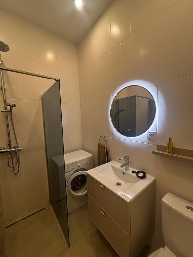 Modern Family Apartment Near Mežaparks & City Center - Chambres d'hôtes Riga