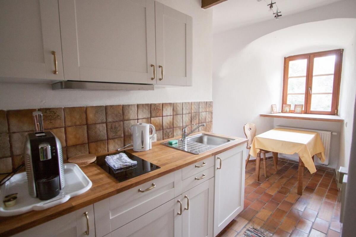 Burgzimmer 6 nähe Sinsheim - ruhiger Platz im Grünen - B&B Wiesloch