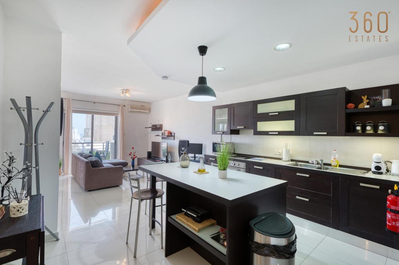 Cozy 2 Bedroom Apartment in Swieqi Near St Julians and Paceville - Chambres d'hôtes Swieqi