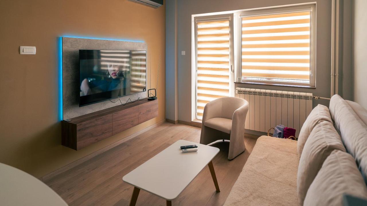 Riverside Retreat Lux Apartment - Ferienwohnung Skopje