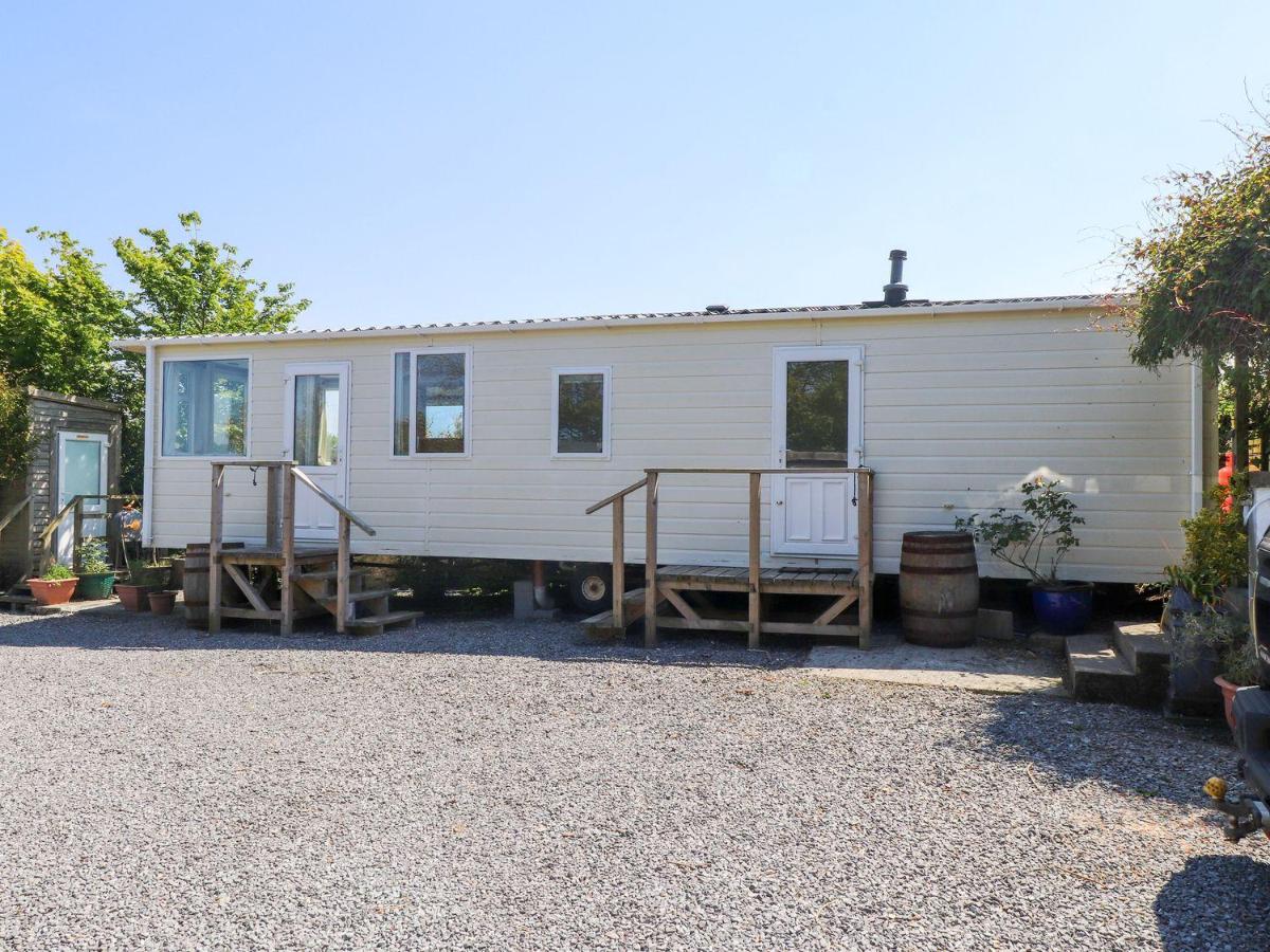 The Lodge Caravan Rental - B&B Amlwch