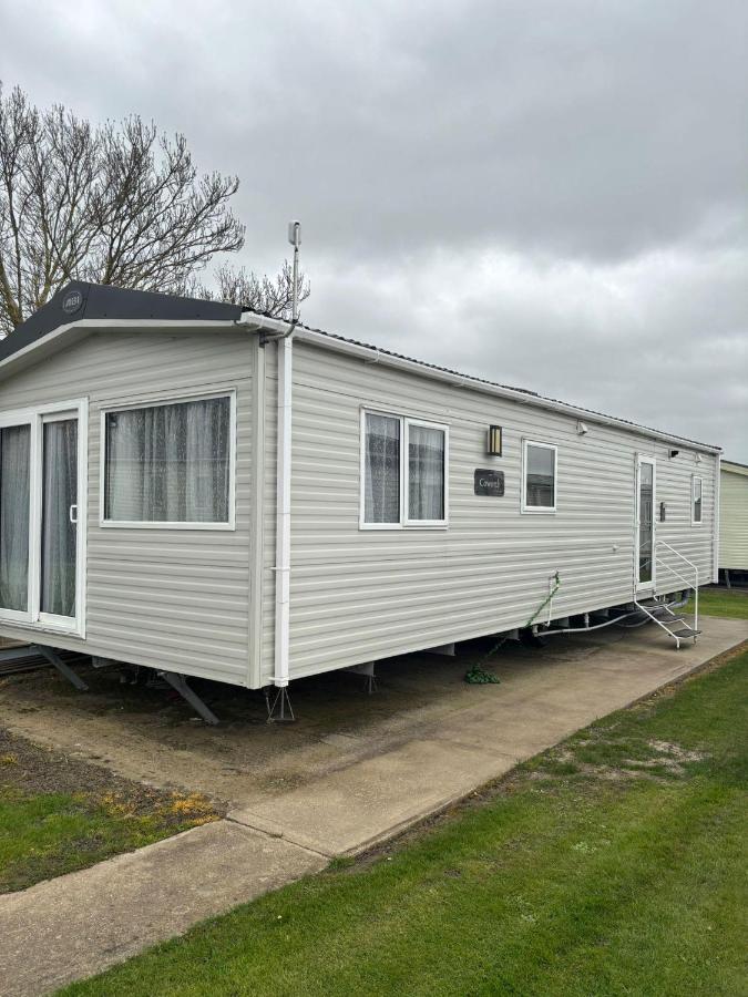 Superb 6 Berth Caravan At St Osyth Beach Park In Essex, Ref 28014Pm - Chambres d'hôtes Clacton-on-Sea