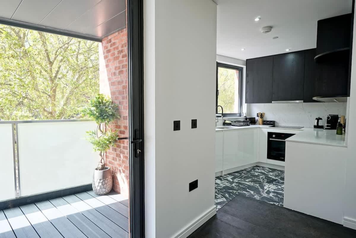 Central London 2-Bed New Flat, Walk Everywhere - B&B London