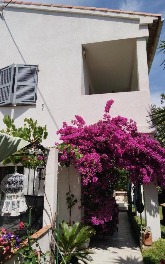 Appartement indépendant dans villa, entre Fréjus et St Raphaël - B&B Fréjus