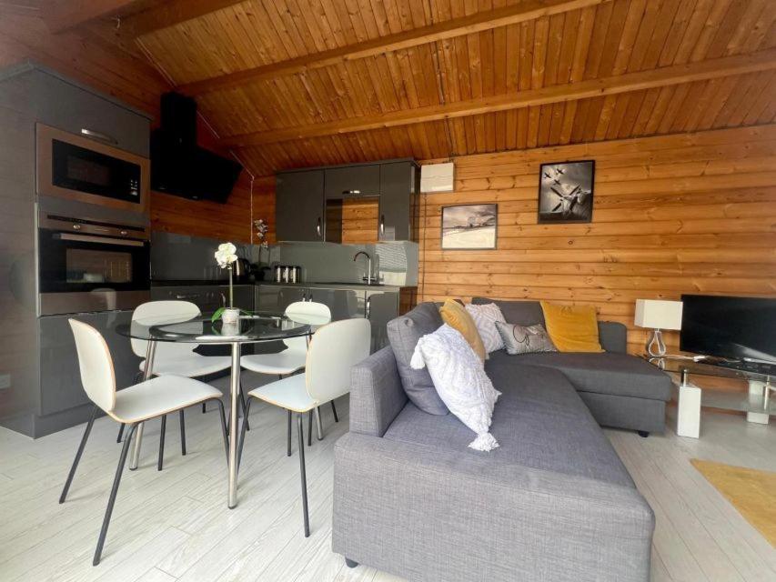 1 BD Cabin Parking - B&B Colchester