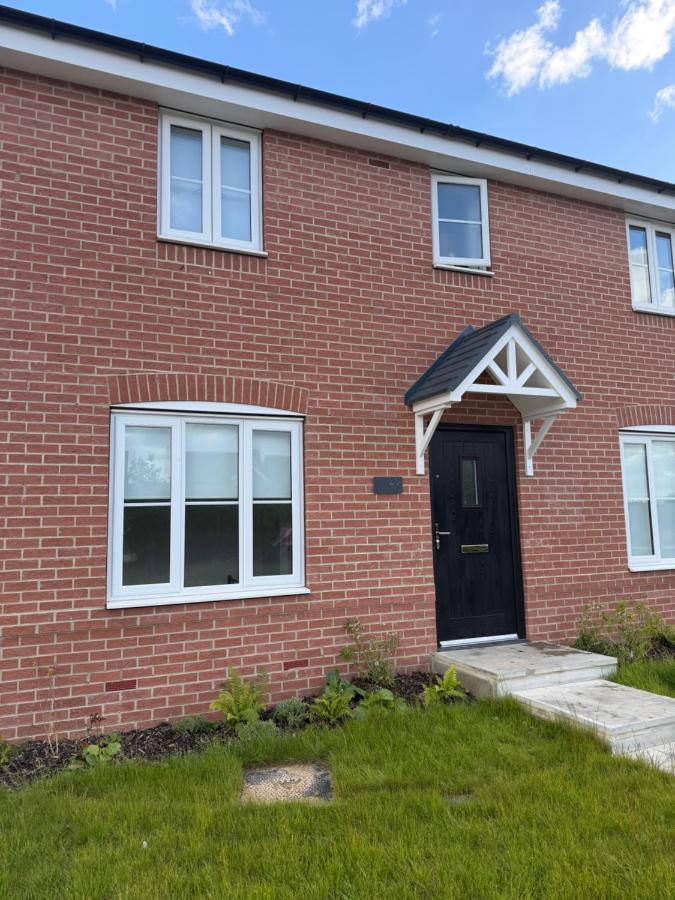 Beautiful New-Build Home in Grimsby with free parking - B&B Grimsby