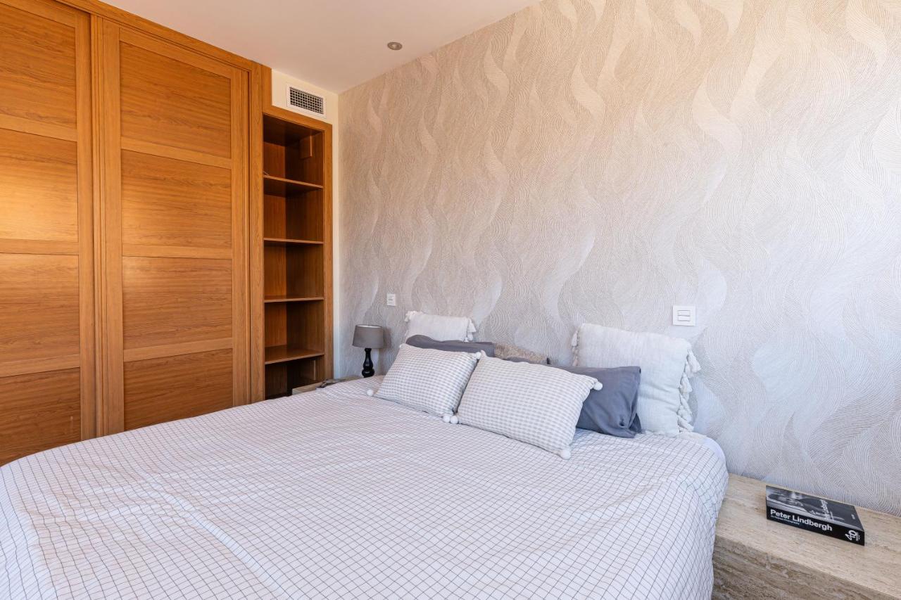 23 DOWN TOWN IN METRO IN 5 Station straigh WIFI AC - B&B Madrid