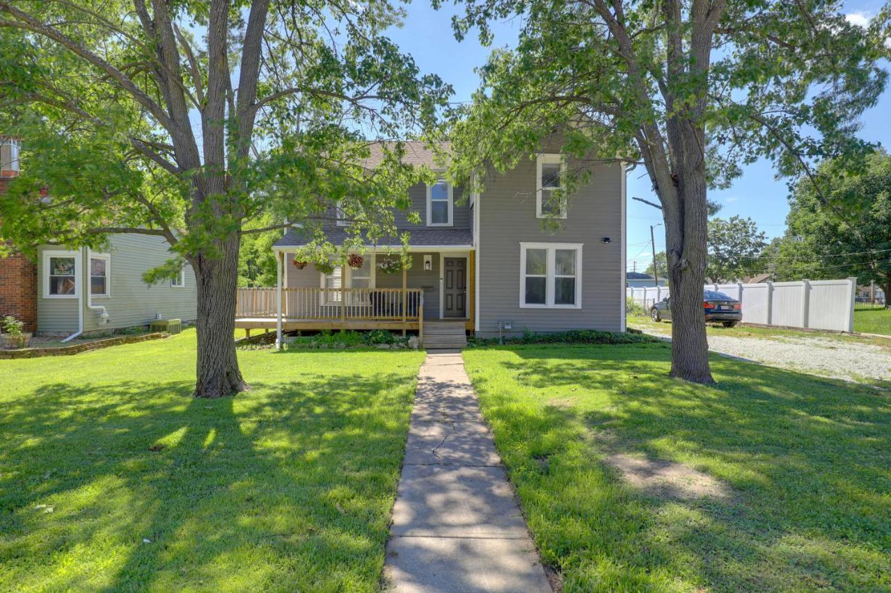 Charming Home, Walkable to Downtown Lee's Summit - Chambres d'hôtes Lee's Summit