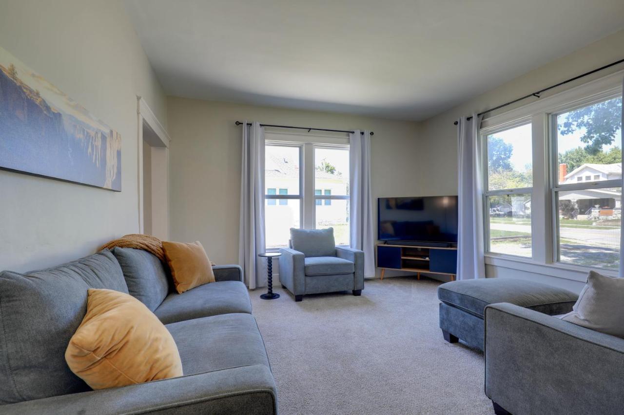 Charming Home, Walkable to Downtown Lee's Summit - Chambres d'hôtes Lee's Summit