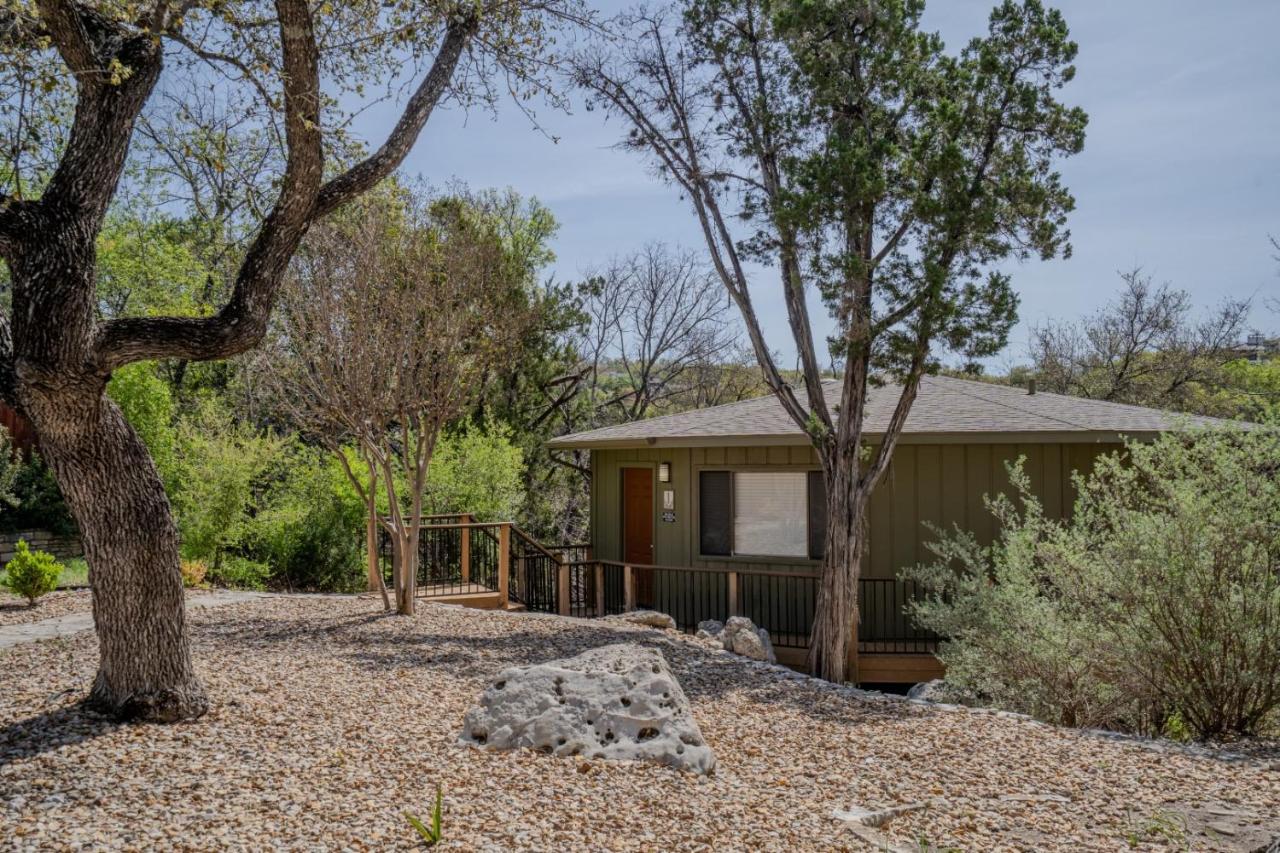 Lakefront Bungalow with Community PoolHot Tub #1 - B&B Lakeway