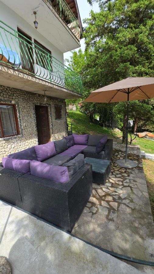 Lakeside cottage with private beach & boat rental - B&B Mali Zvornik