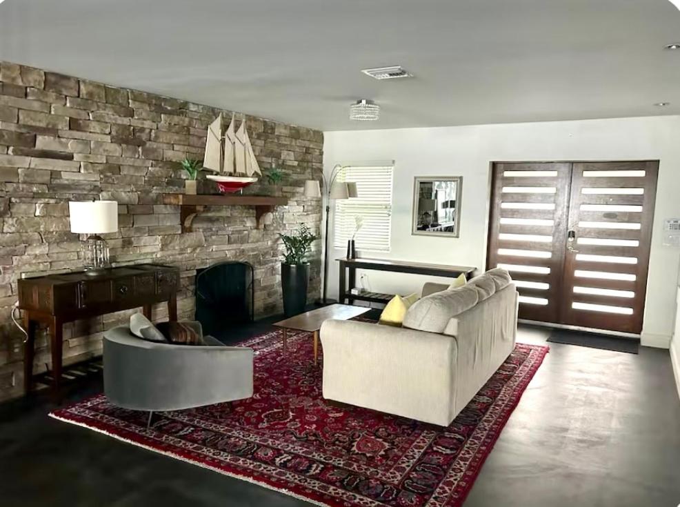 Lakefront villa with pool & hot tub near award-winning Gulf Coast beaches - B&B Tarpon Springs