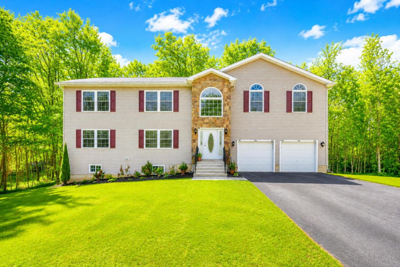 Pocono Home Near Lake with Fire Pit, Game Room, Pool - B&B Pocono Lake