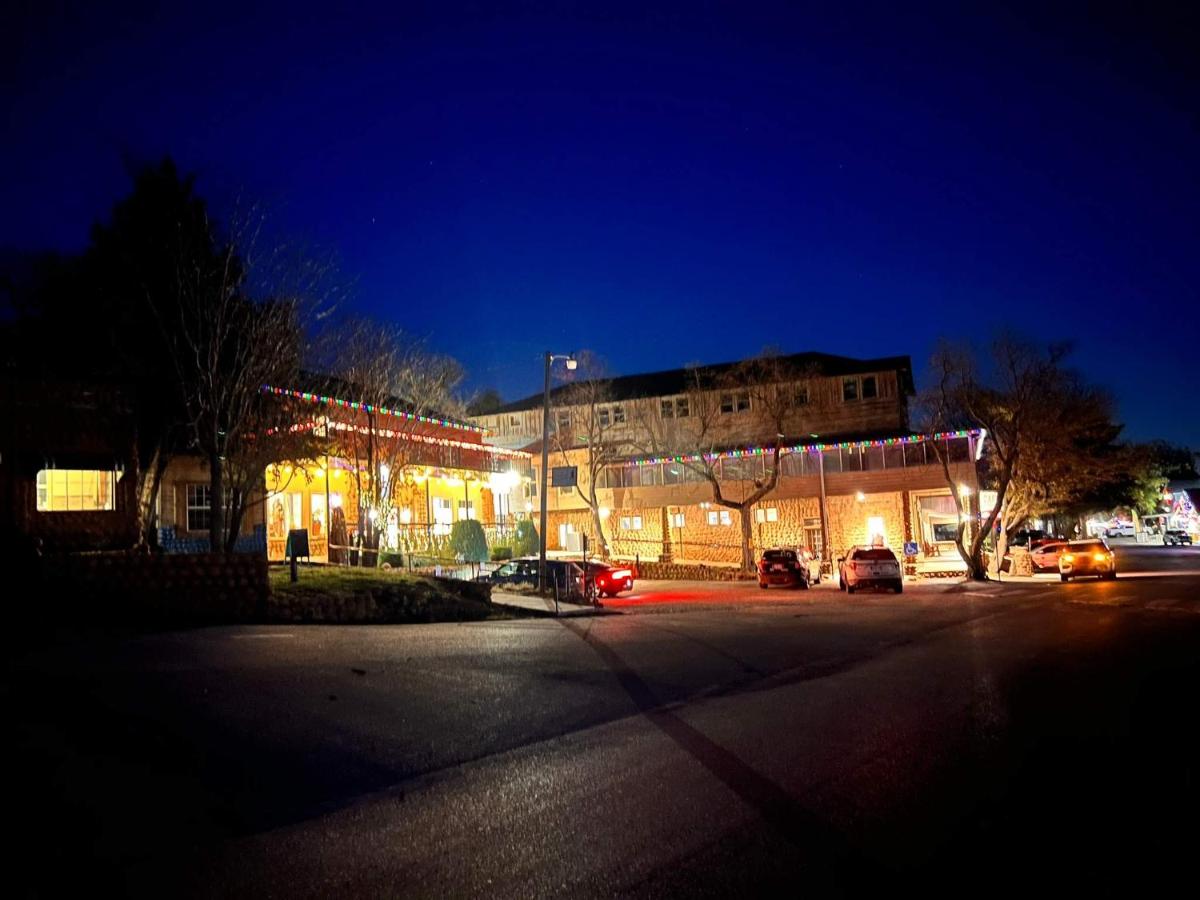 RR Medicine Park Tiny House Slp 4 1BR1BA Suite - Chambres d'hôtes Medicine Park