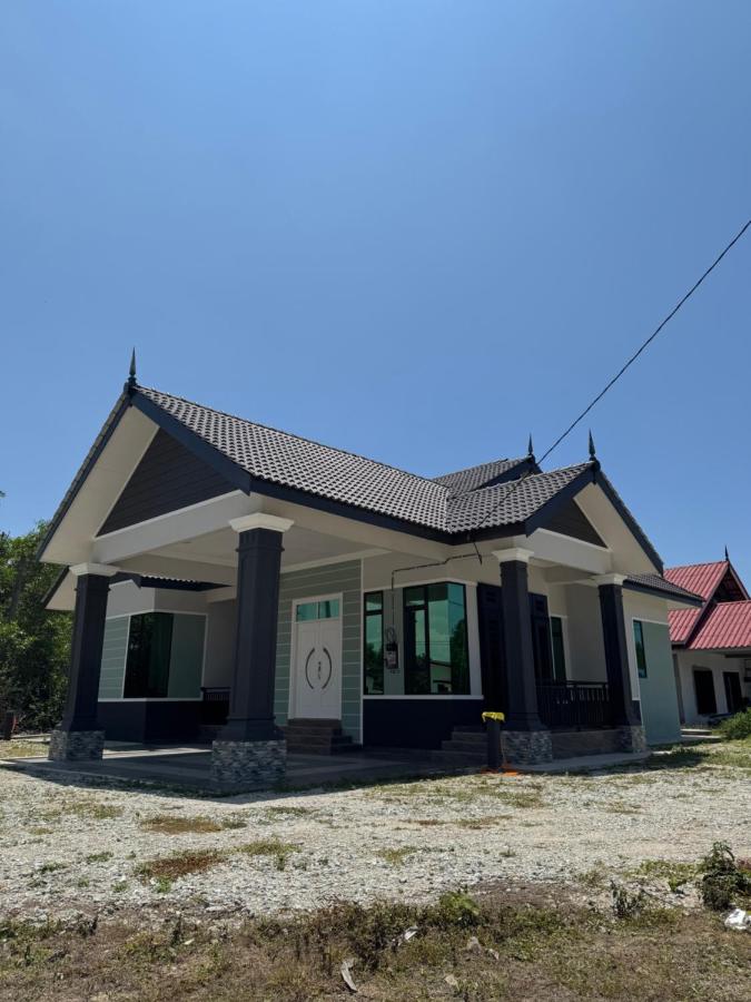 Ola Villa Homestay Pantai Penarik - B&B Sik