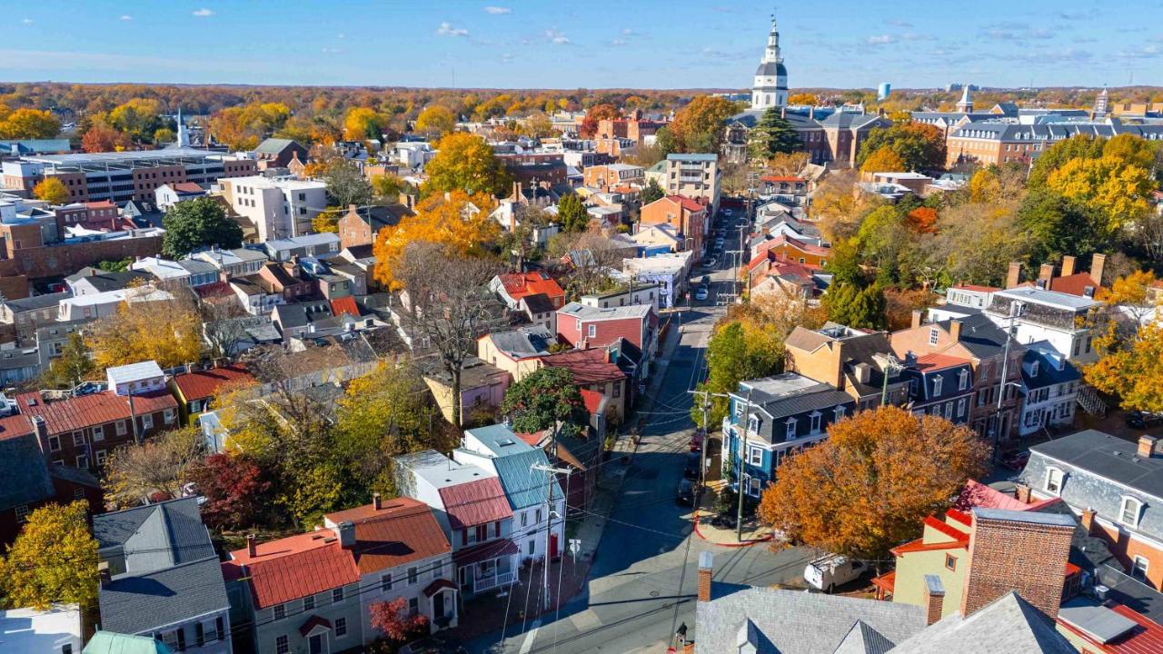DTA Row Home Walk to City Dock & The Yard - B&B Annapolis