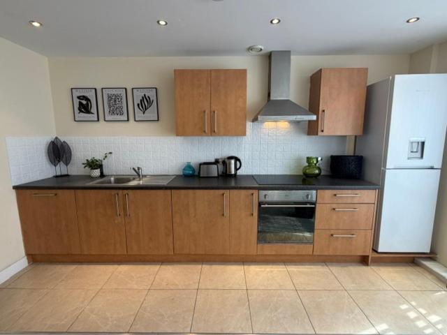 Top Floor Apartment in Central Liverpool with Parking - B&B Liverpool