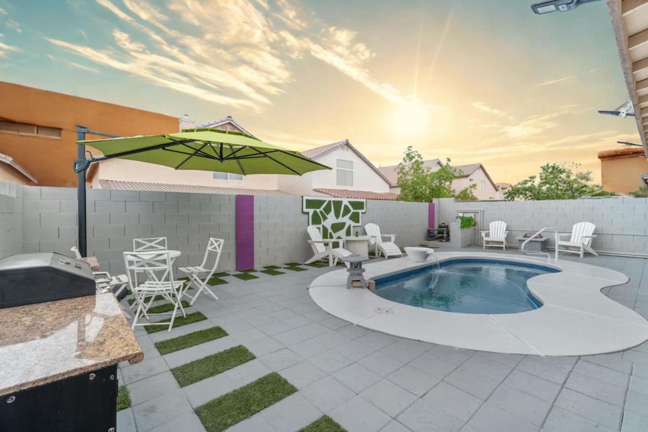 Modern 3BR Home with Pool and Patio Close to Strip - B&B Las Vegas