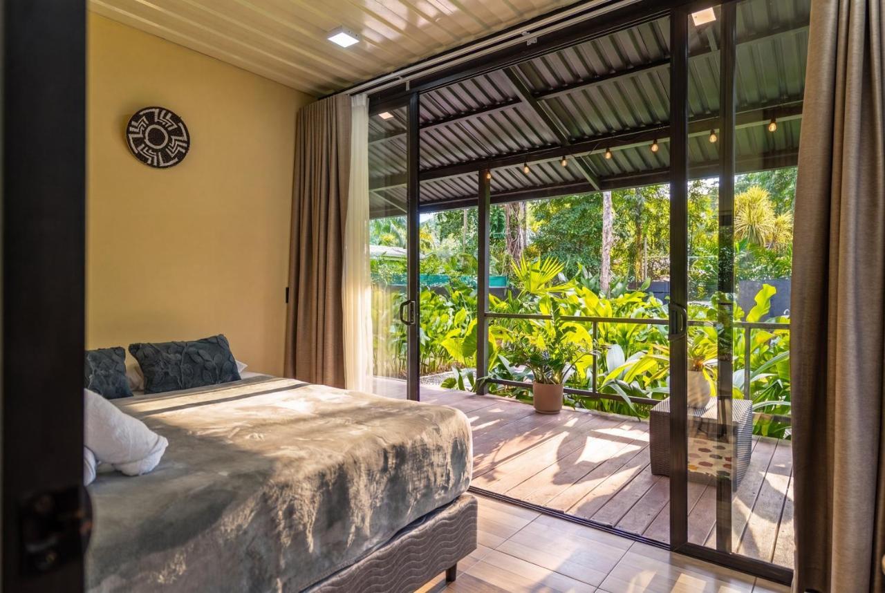 Moani Punta Uva Lodge 5 min Walk to beach - B&B Puerto Viejo de Sarapiqui
