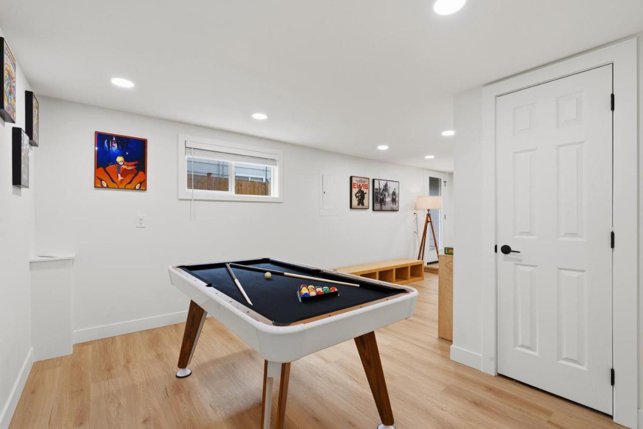 Stylish Retreat w Pool Table & More - B&B Seattle