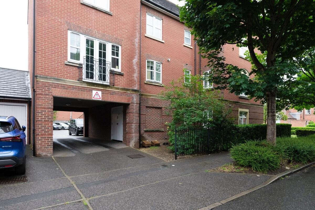 2BR/2Bath Luxe Apt/Romford• Secure/Parking+Balcony - B&B Romford