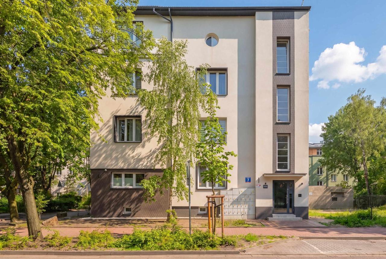 Comfortable Studio for 4 People with a Balcony in Pruszków by Noclegi Renters - B&B Pruszków