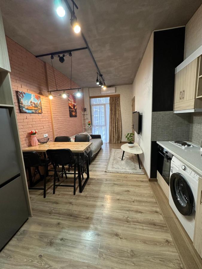 Apartnuca - Bed and Breakfast Batoemi