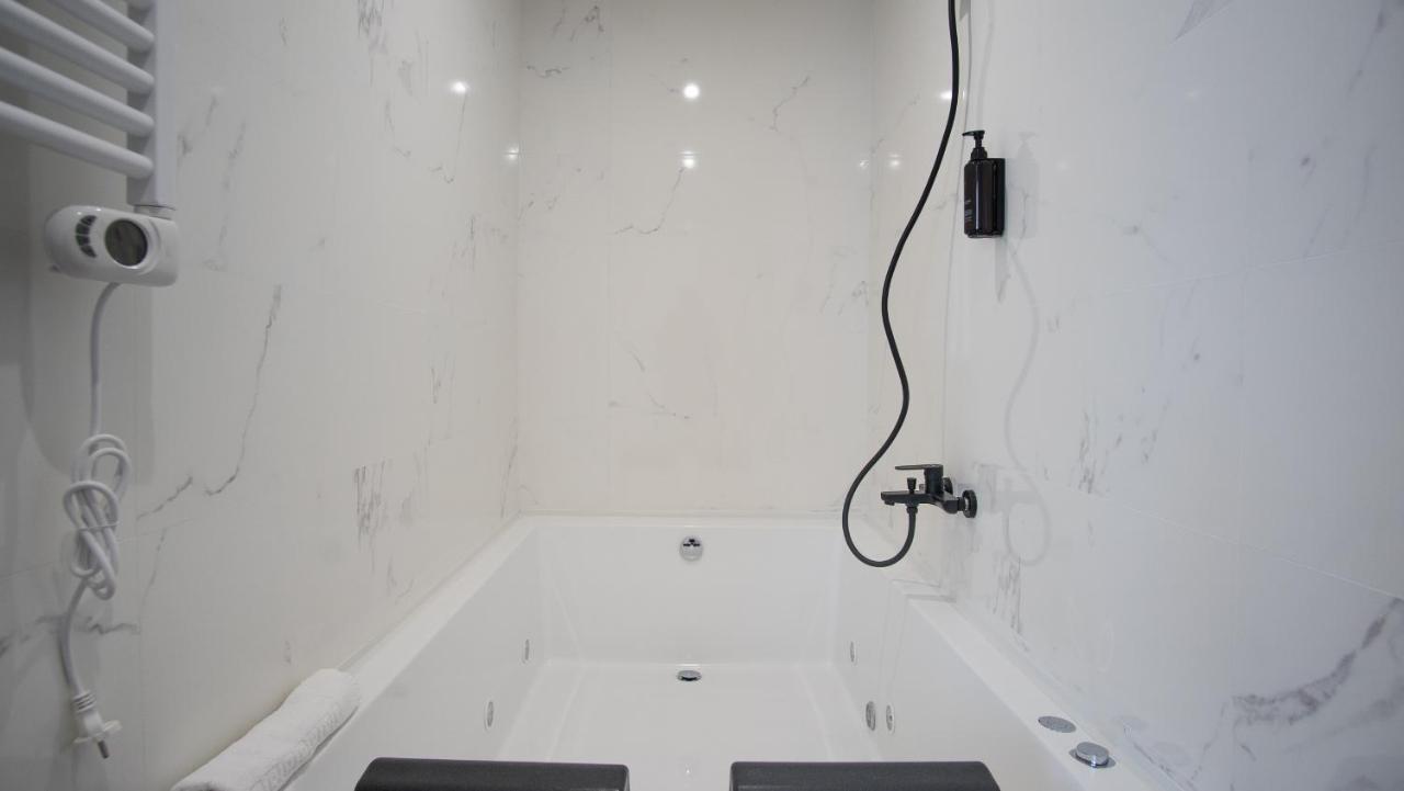 Estudio 3 Juan Boscan Madrid Hot Tub & Arcade - Chambres d'hôtes Madrid