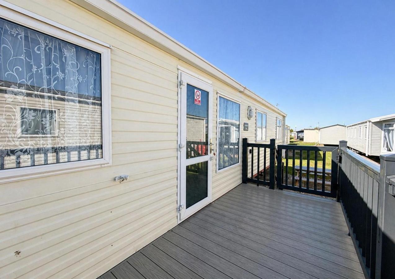 Lovely 6 Berth Caravan At St Osyth Beach, Near Clacton-On-Sea Ref 28021Gc - B&B Clacton-on-Sea
