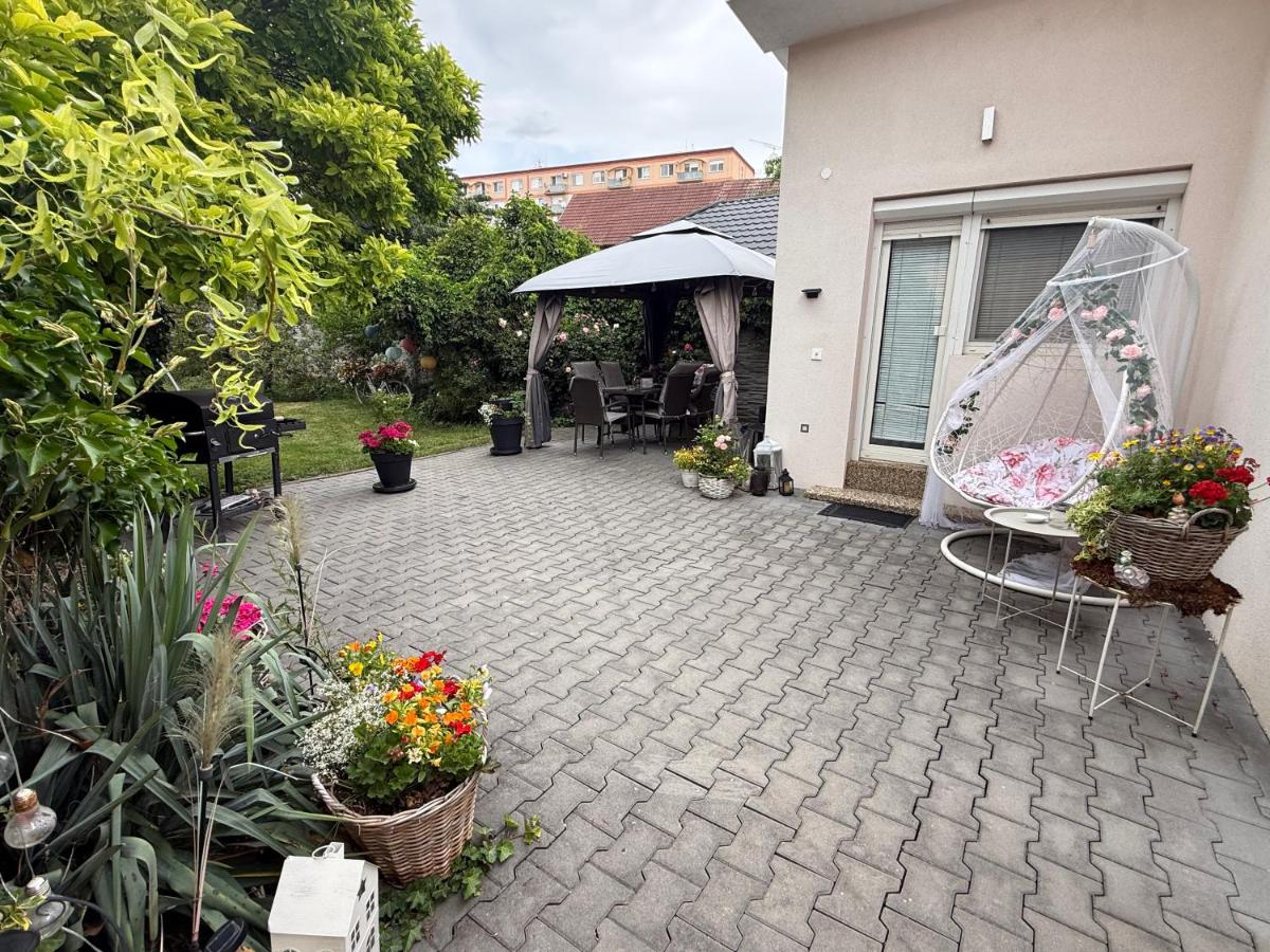 Alia house with garden in Piešťany - B&B Piestany