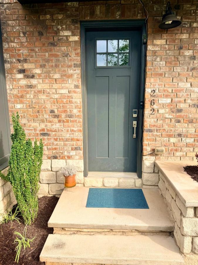 2 BR Verdant Urban Oasis in Castleberry Hill - B&B Atlanta