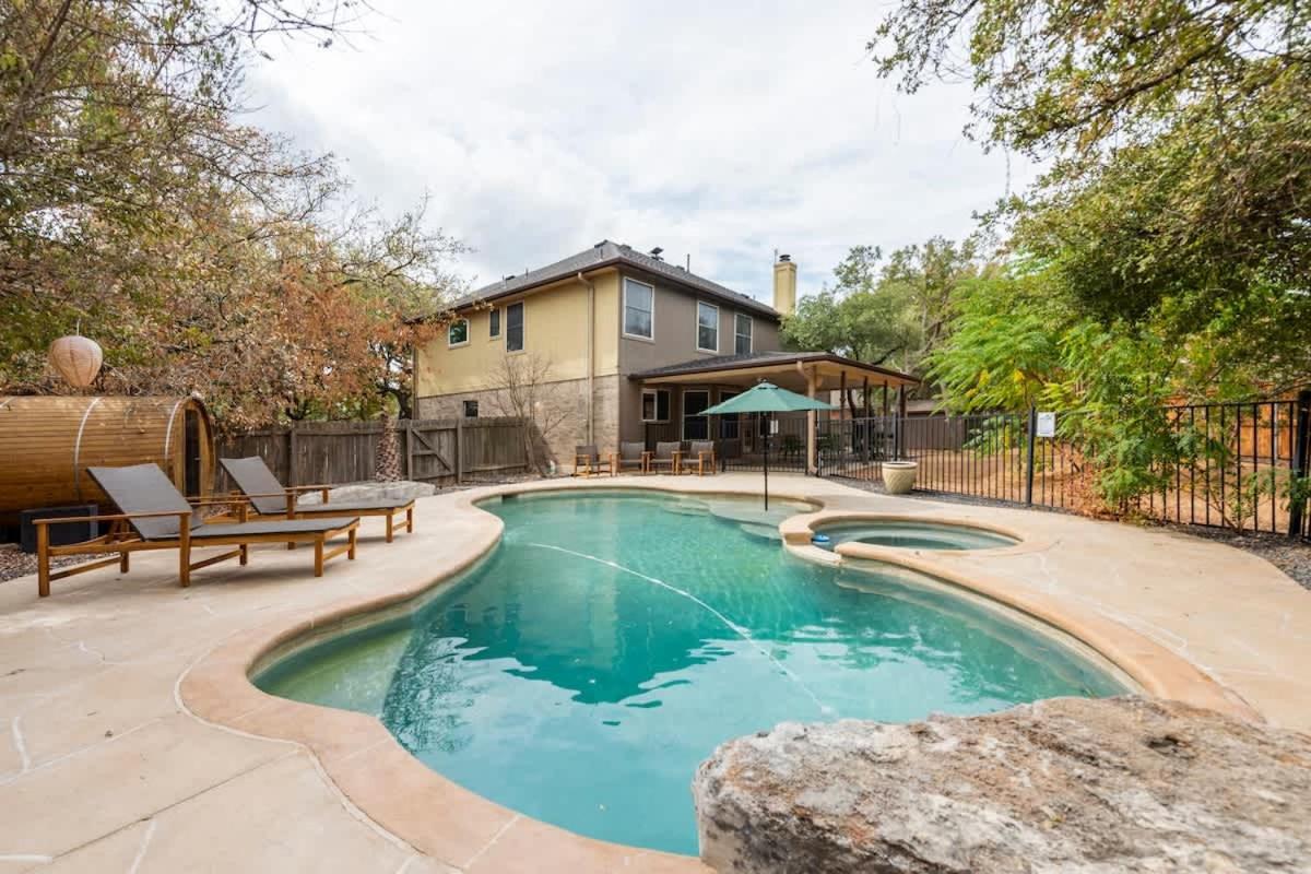 Pool-Hot Tub-Putting Green-Arcade-Oasis - B&B Austin