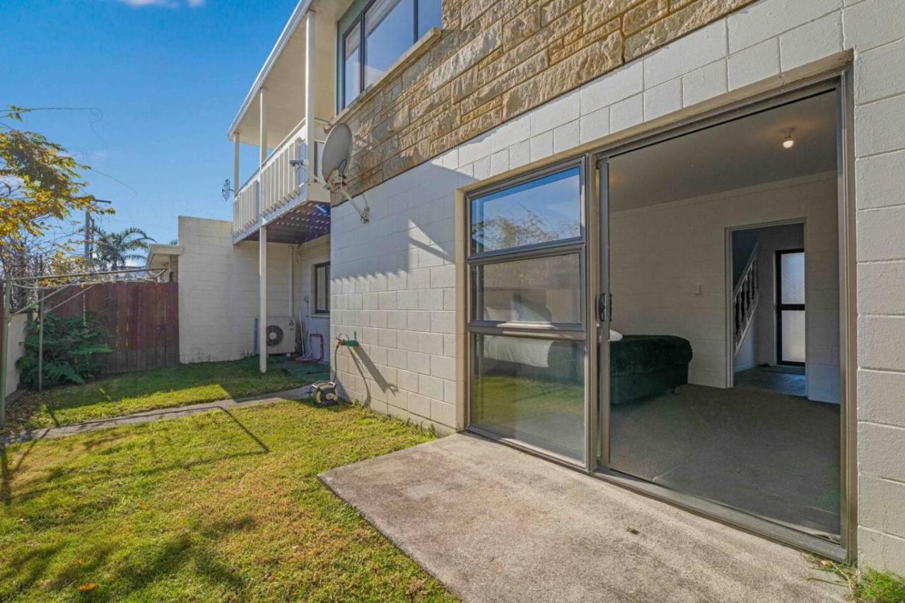 Mt Maunganui 3BR Beach Haven - Garage and Air-con - B&B Tauranga