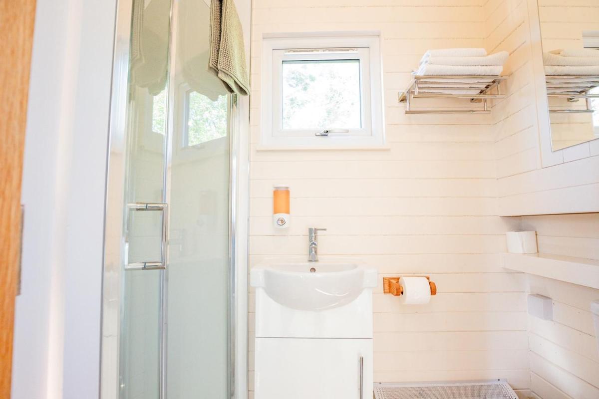 Hazel Boutique Shepherds Hut Cotswolds - Chambres d'hôtes Cirencester
