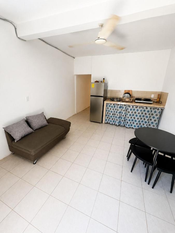 2-Bedroom Apartment with AC - 5 min from Malecón - B&B Mazatlán