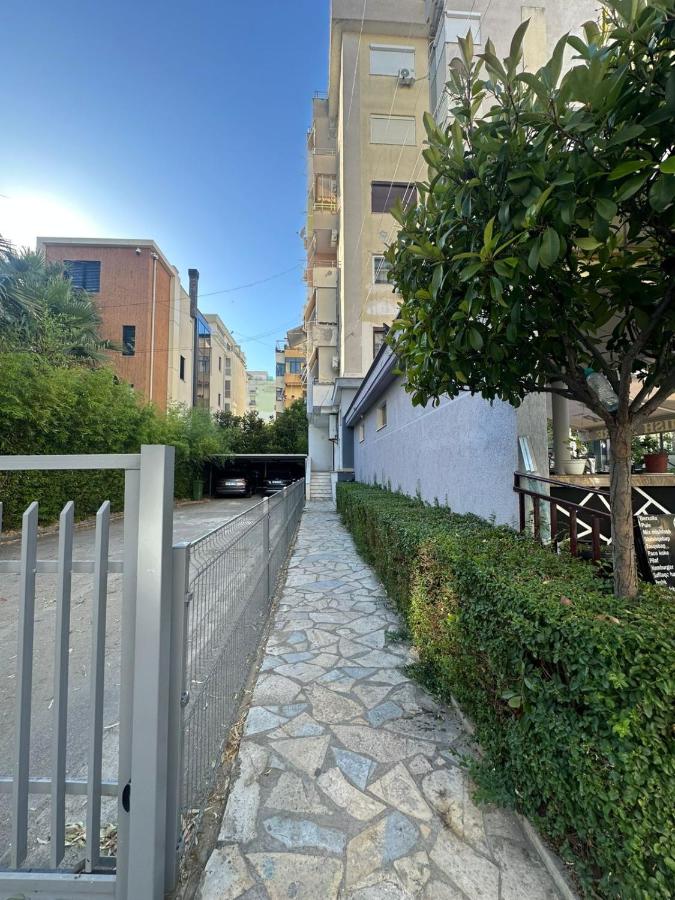 Cozy Beach Retreat - Bed and Breakfast Durrës