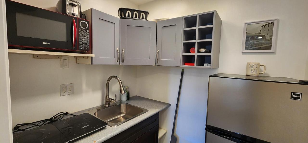 Room with private kitchenet and private bathroom - B&B Victoria