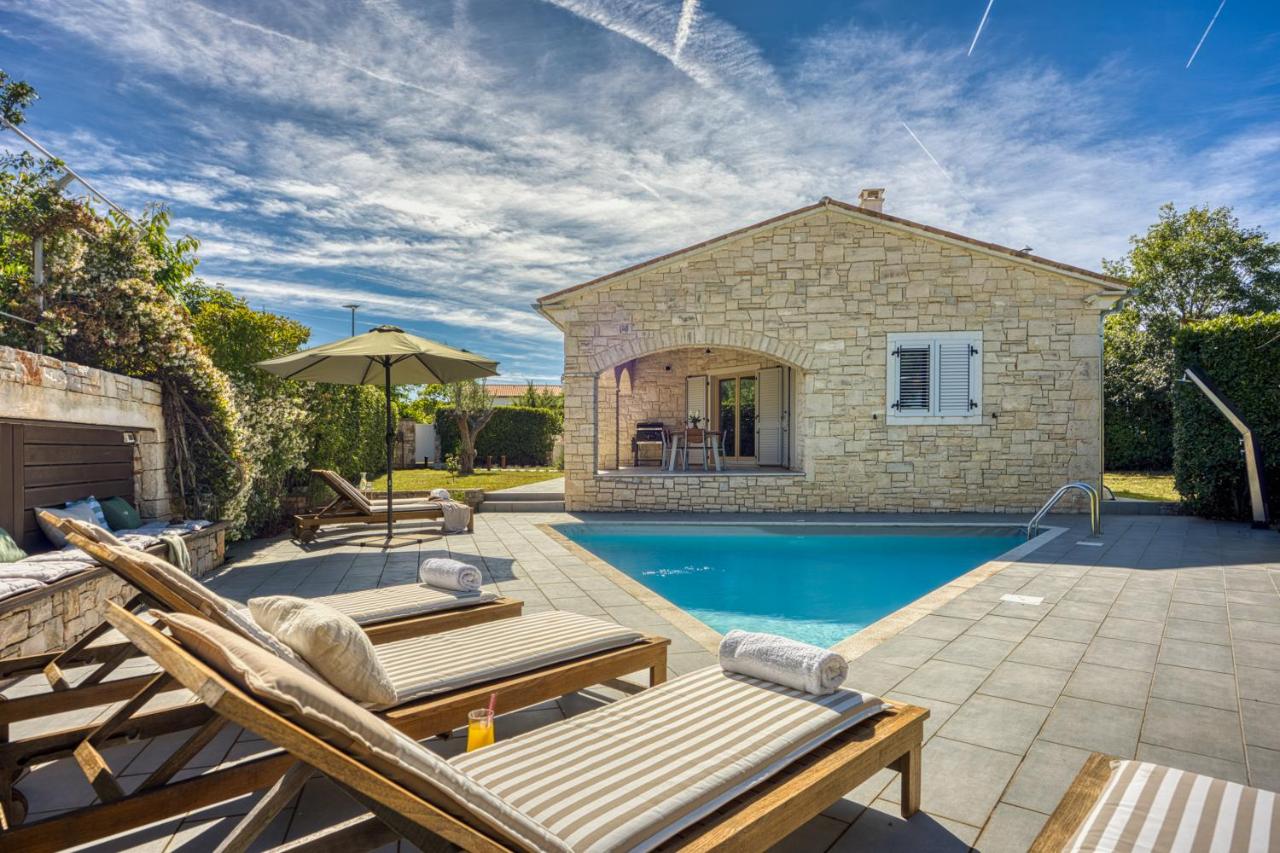Villa Mariva by Qubo Villas - B&B Krmed