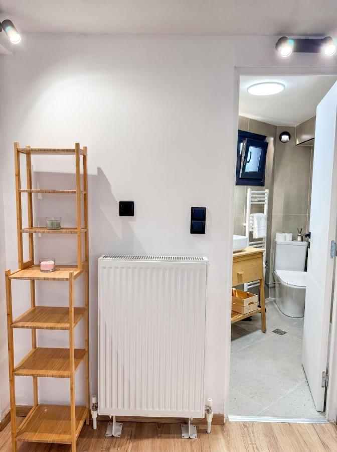 Martiou Urban Metro Loft w Private Entrance 2 min to Metro - B&B Thessaloniki