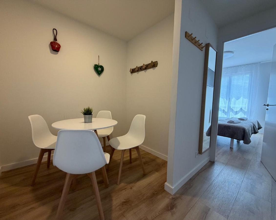 Apartamento de 1 dormitorio con balcón y vistas a la montaña 