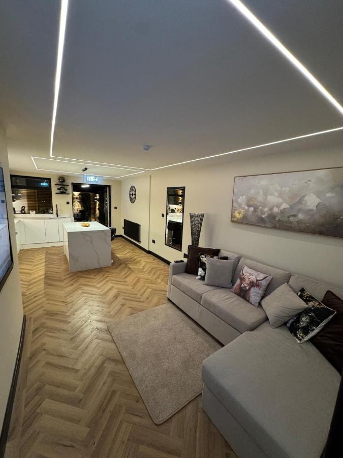 Luxury 3 Bed Boutique Home with 3 Ensuite Bedrooms - Ferienwohnung Ormskirk