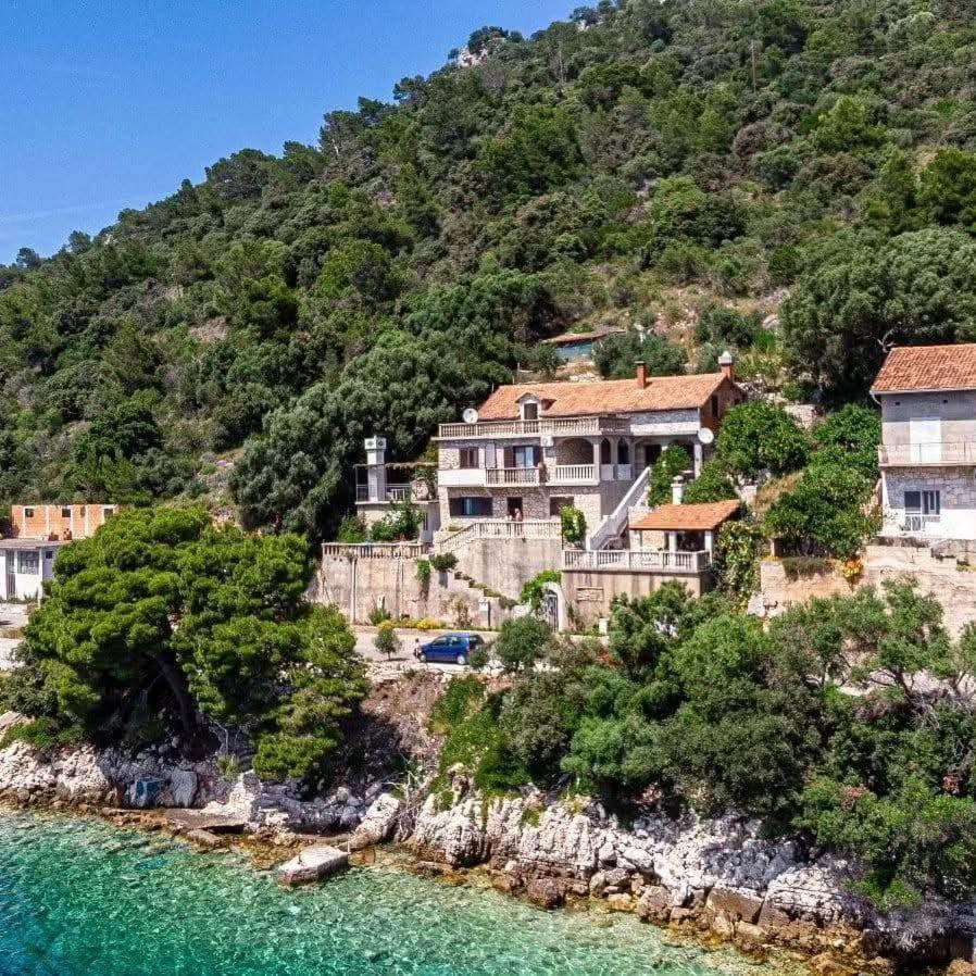 Apartmani Mila - Bed and Breakfast Ubli