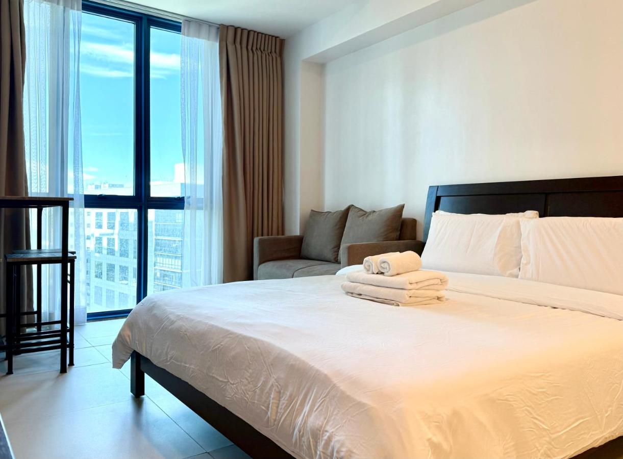 38 Park Ave IT Park with Fast Wi-Fi, Pool, & Netflix - B&B Cebu City
